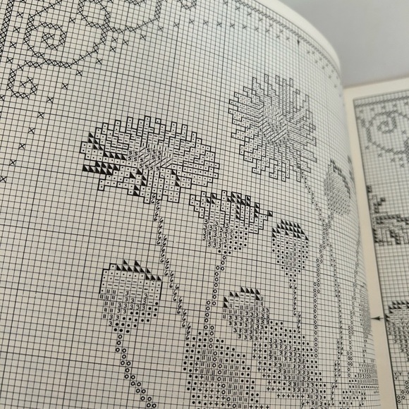 4/$50 Vintage cross stitch pattern book flower bouquet 💗 - Picture 5 of 6
